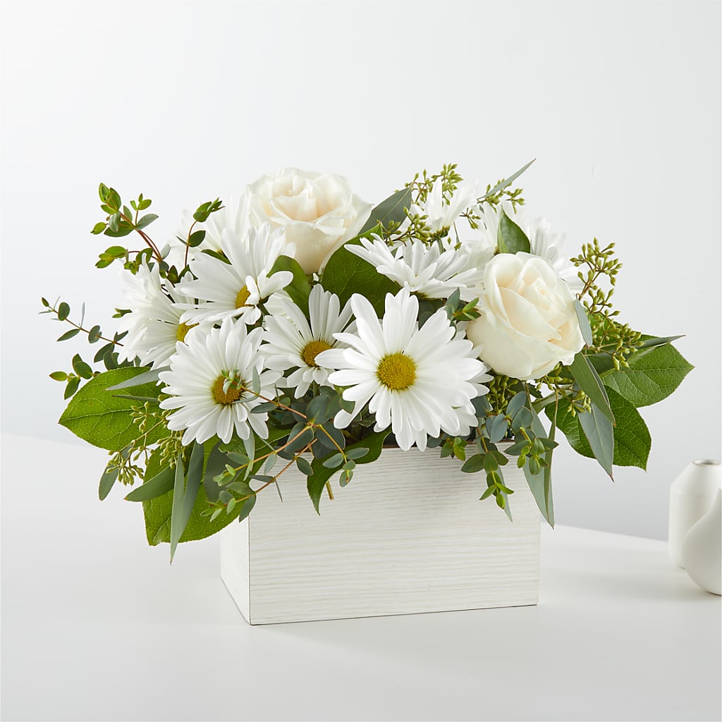 Fresh Linen Box Bouquet – RUSSELL'S FLOWER SHOP, Hamilton ON