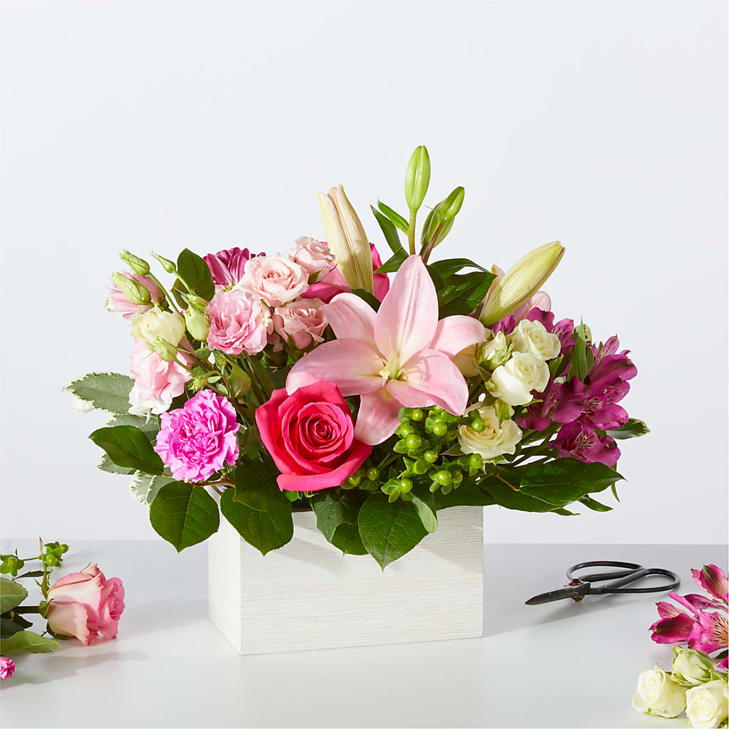 Sweetberry Box – A Florist Original – RUSSELL'S FLOWER SHOP, Hamilton ON