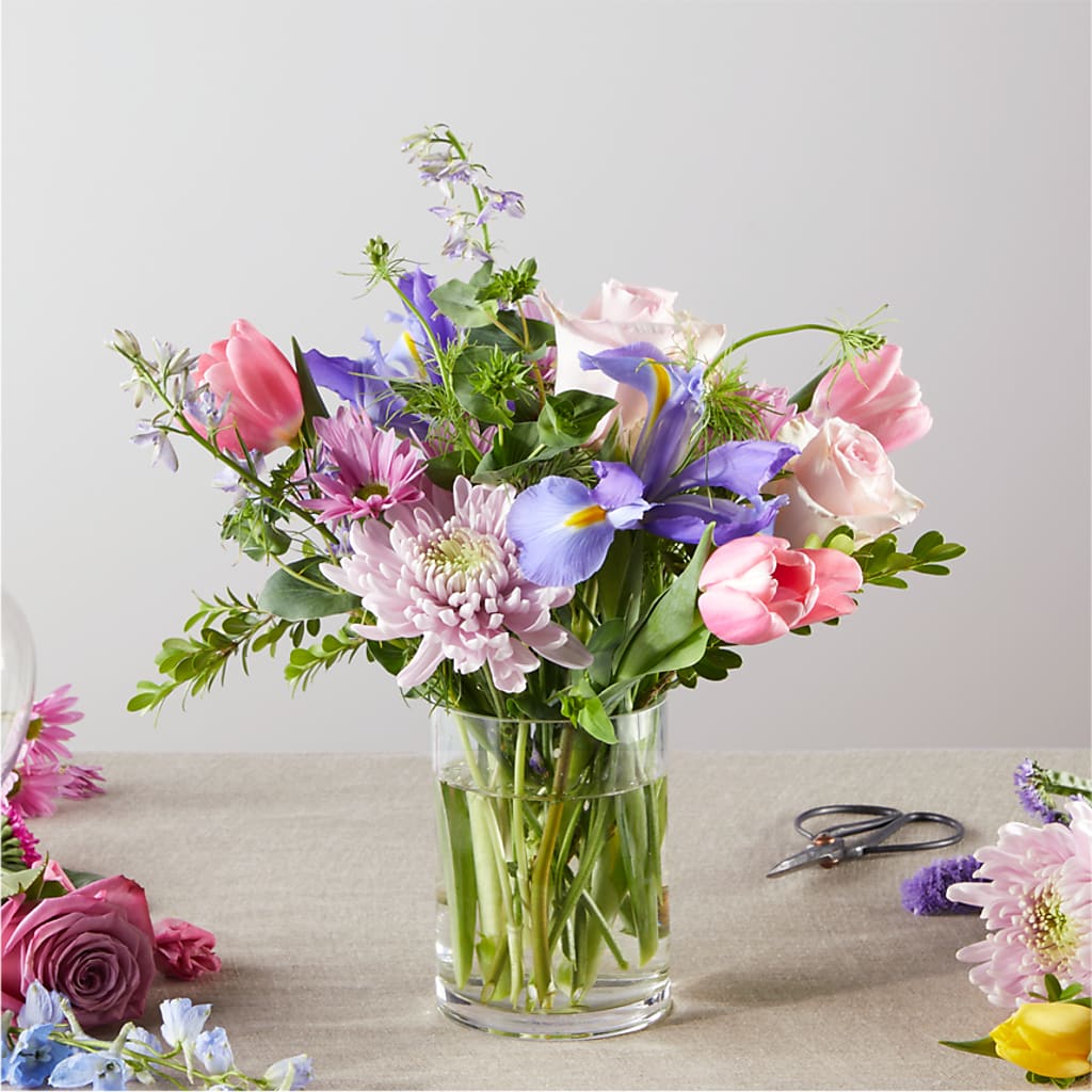 Pastel Tradition - A Florist Original – RUSSELL'S FLOWER SHOP, Hamilton ON