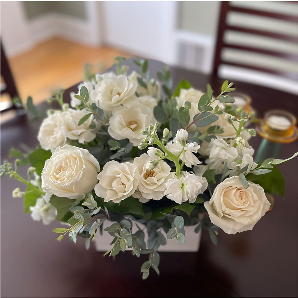 Fresh Linen Box Bouquet – RUSSELL'S FLOWER SHOP, Hamilton ON