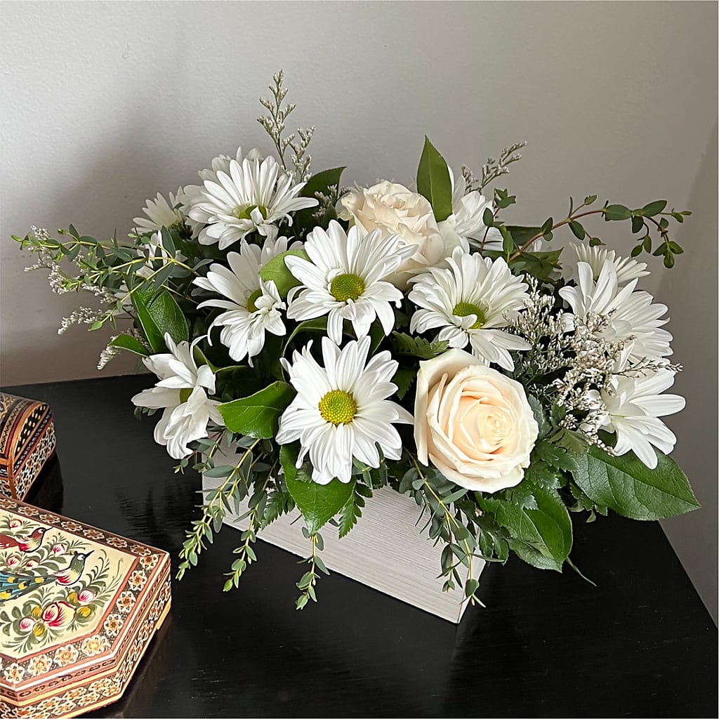 Fresh Linen Box Bouquet – RUSSELL'S FLOWER SHOP, Hamilton ON