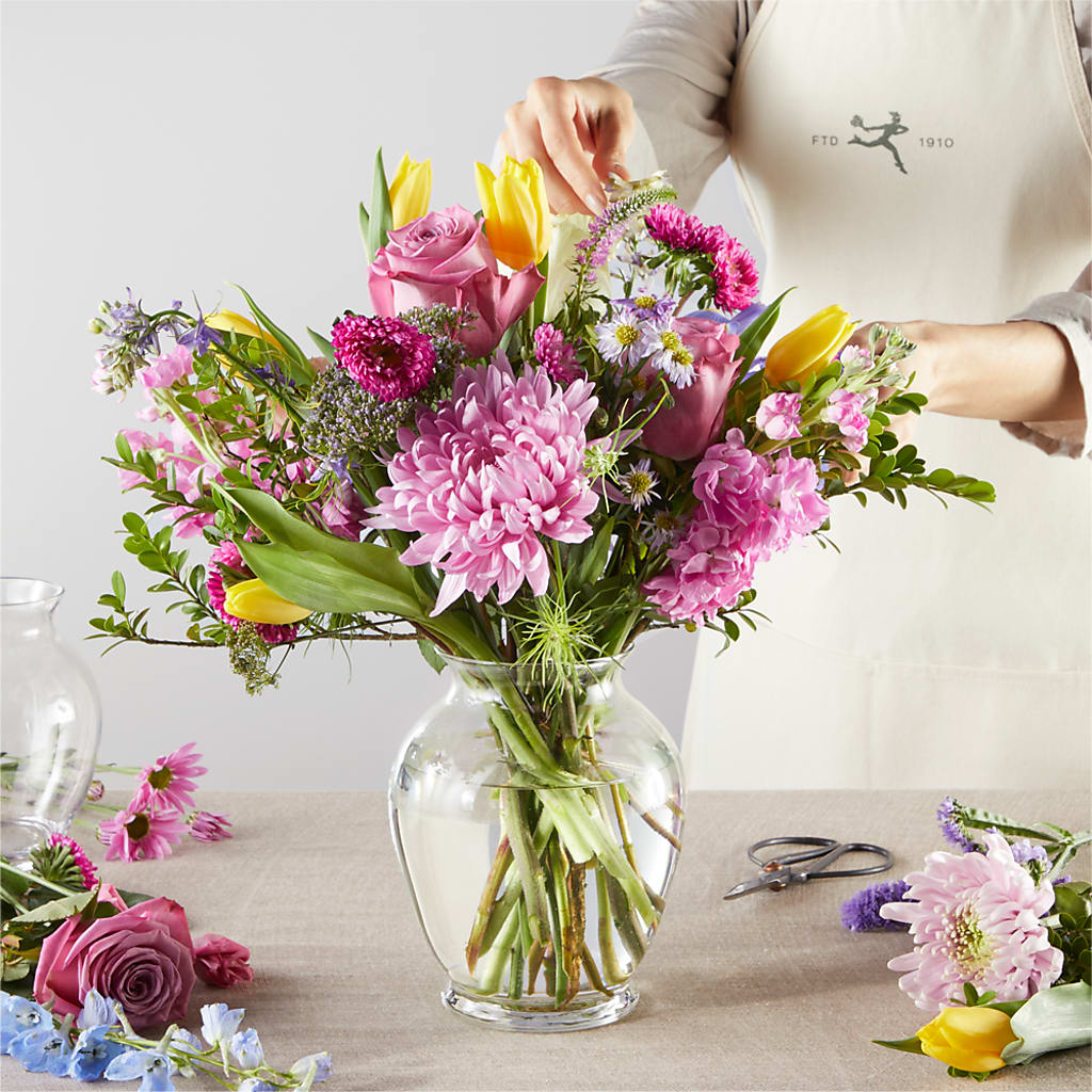 Pastel Tradition - A Florist Original – RUSSELL'S FLOWER SHOP, Hamilton ON