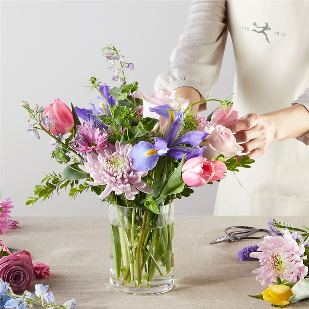 Pastel Tradition - A Florist Original – RUSSELL'S FLOWER SHOP, Hamilton ON