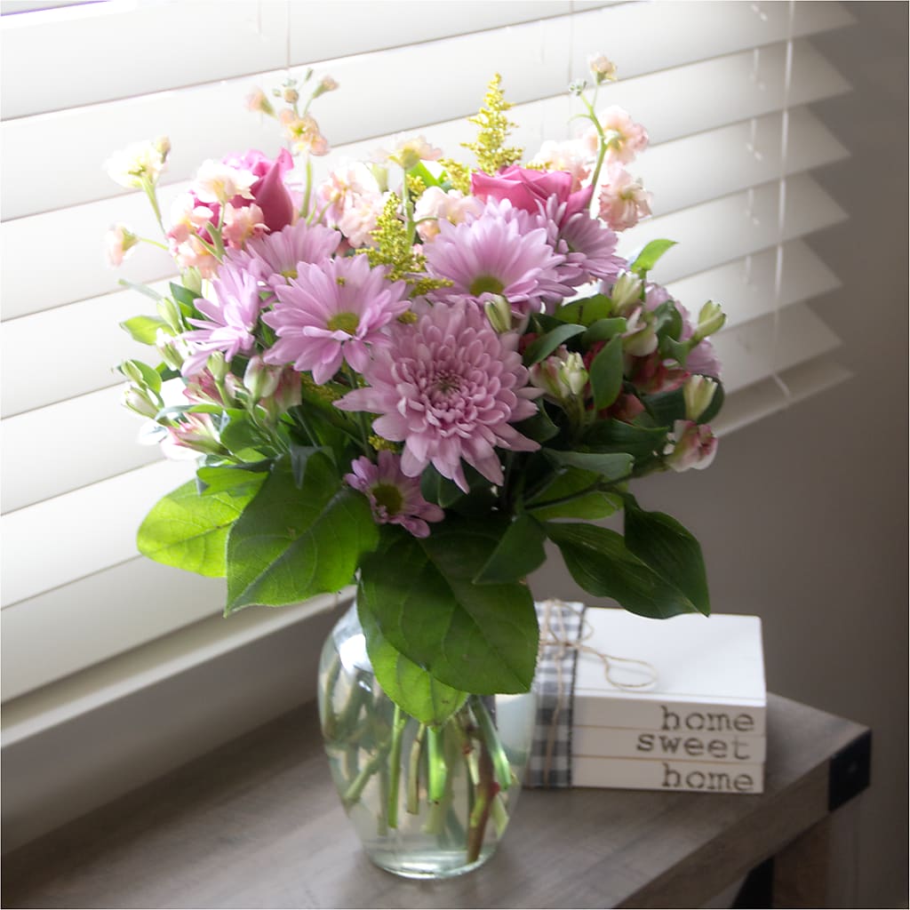 Pastel Tradition - A Florist Original – RUSSELL'S FLOWER SHOP, Hamilton ON