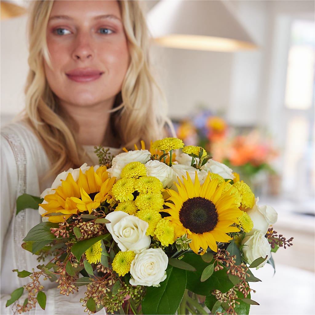 Luminous Morning Bouquet – RUSSELL'S FLOWER SHOP, Hamilton ON